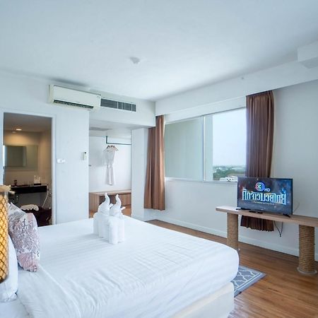Thong Tarin Hotel Surin Exterior photo