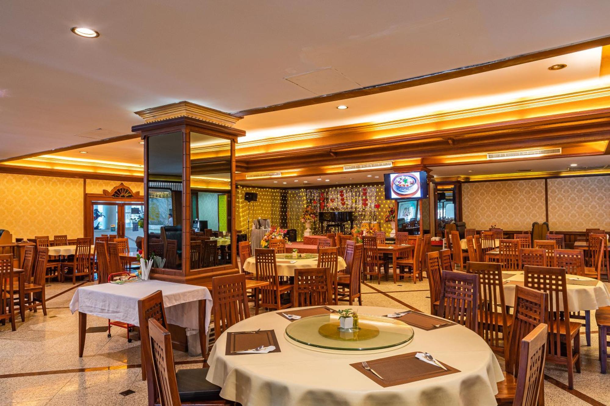 Thong Tarin Hotel Surin Exterior photo