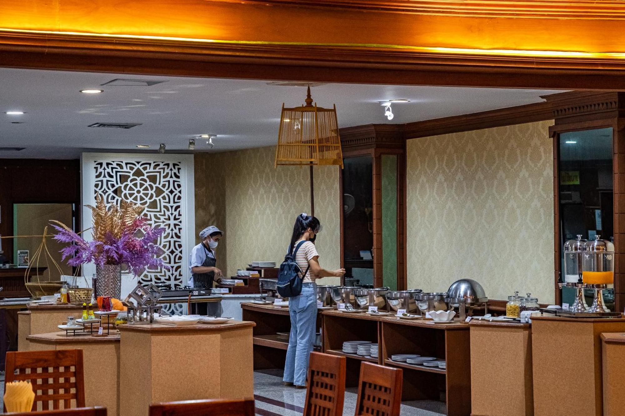 Thong Tarin Hotel Surin Exterior photo