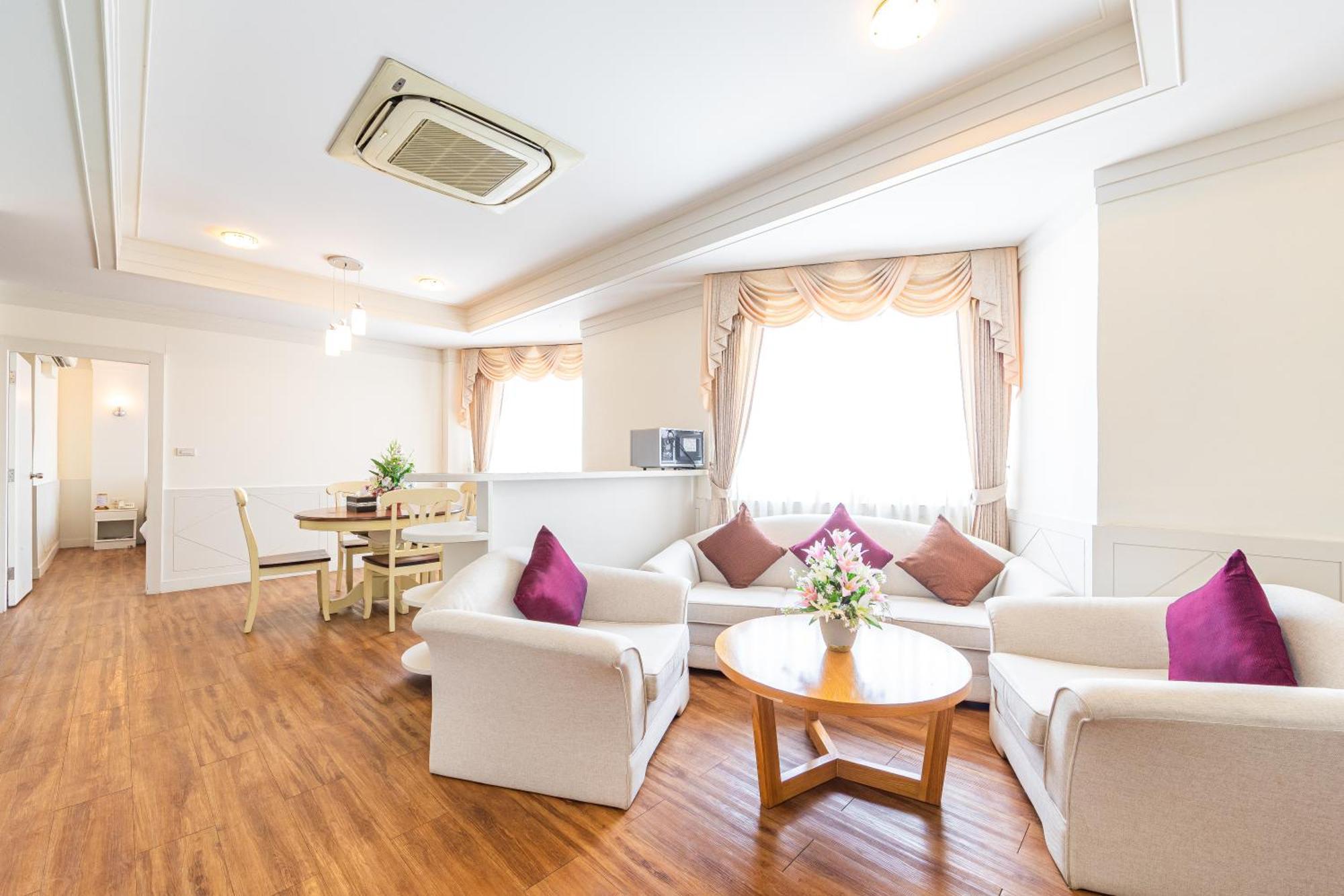 Thong Tarin Hotel Surin Exterior photo