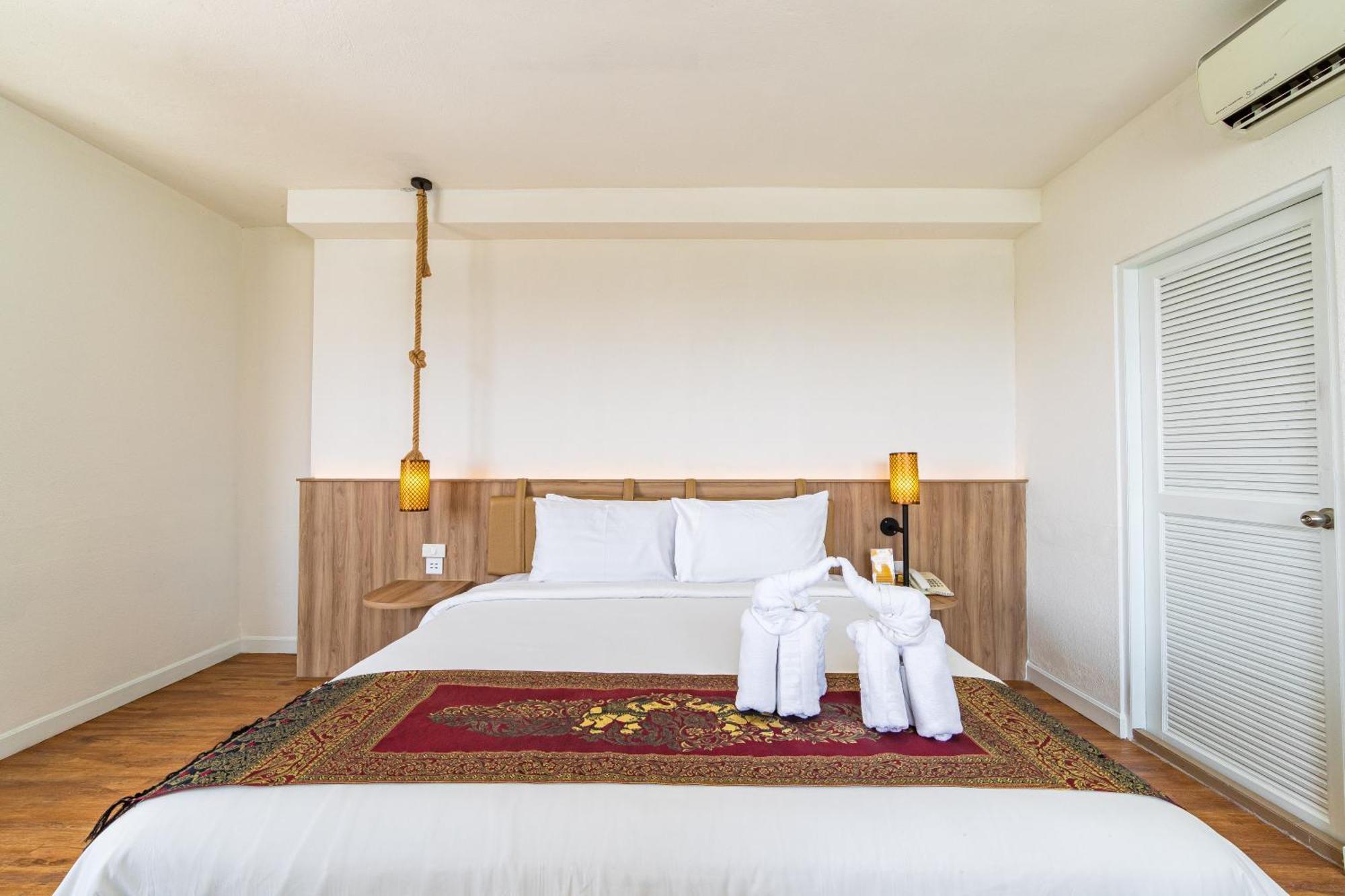 Thong Tarin Hotel Surin Exterior photo