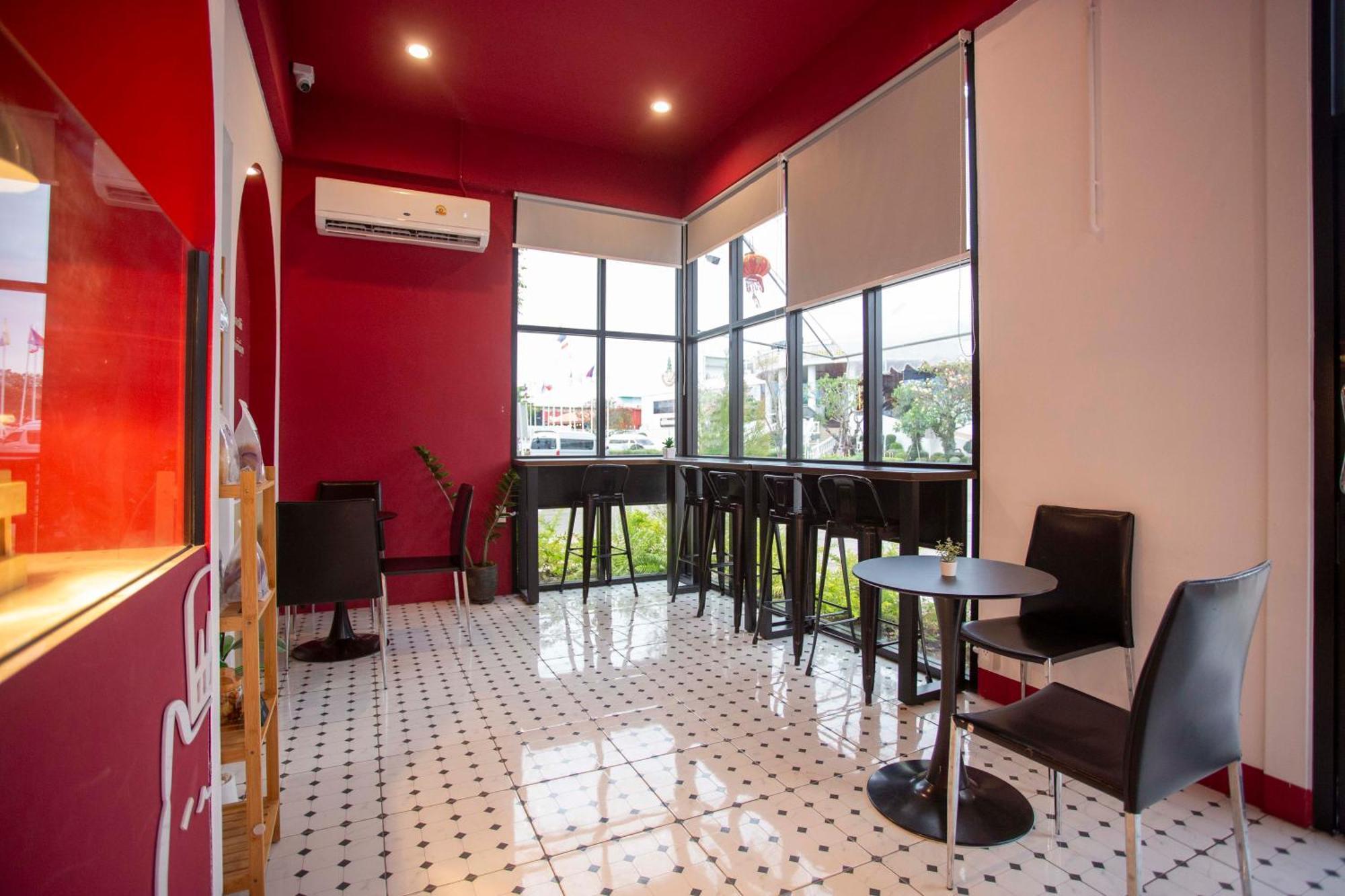 Thong Tarin Hotel Surin Exterior photo