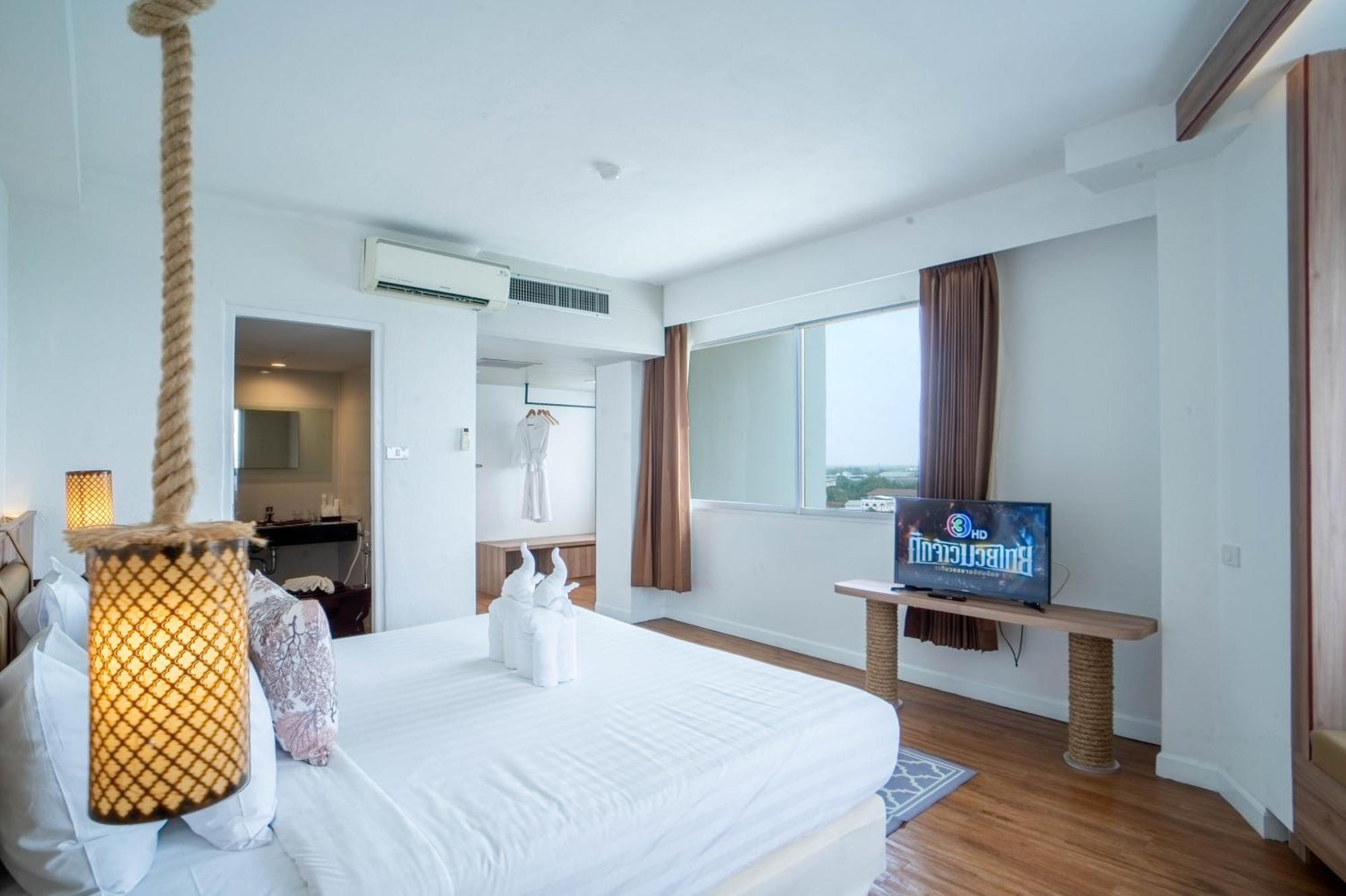 Thong Tarin Hotel Surin Exterior photo