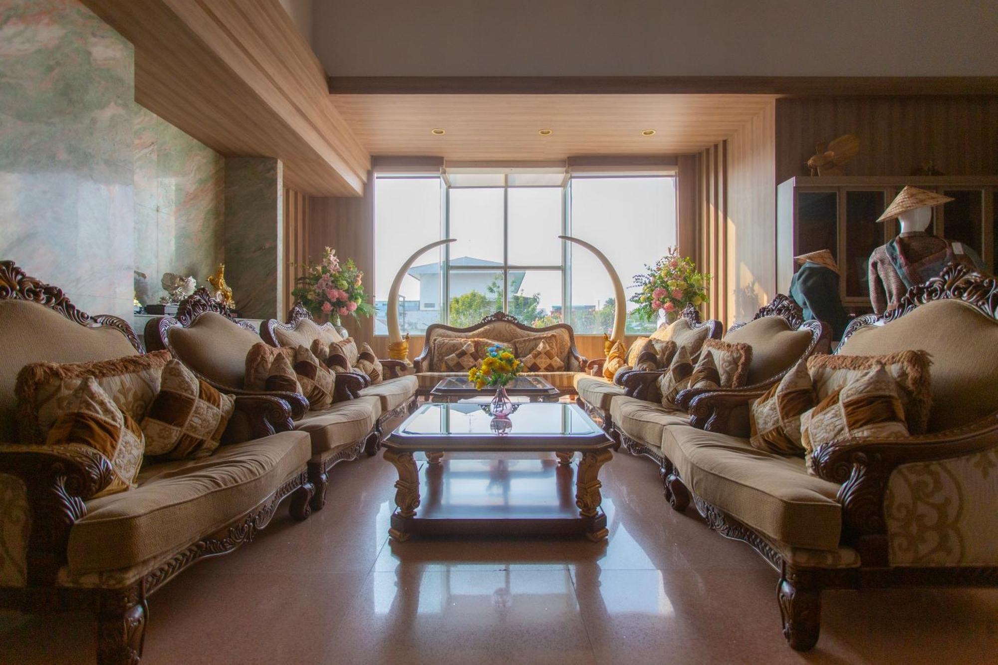 Thong Tarin Hotel Surin Exterior photo