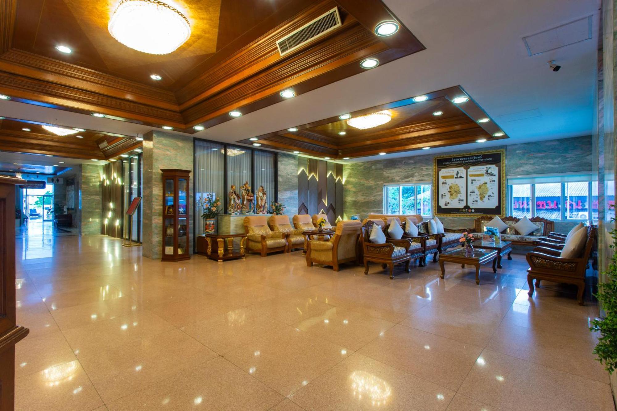 Thong Tarin Hotel Surin Exterior photo