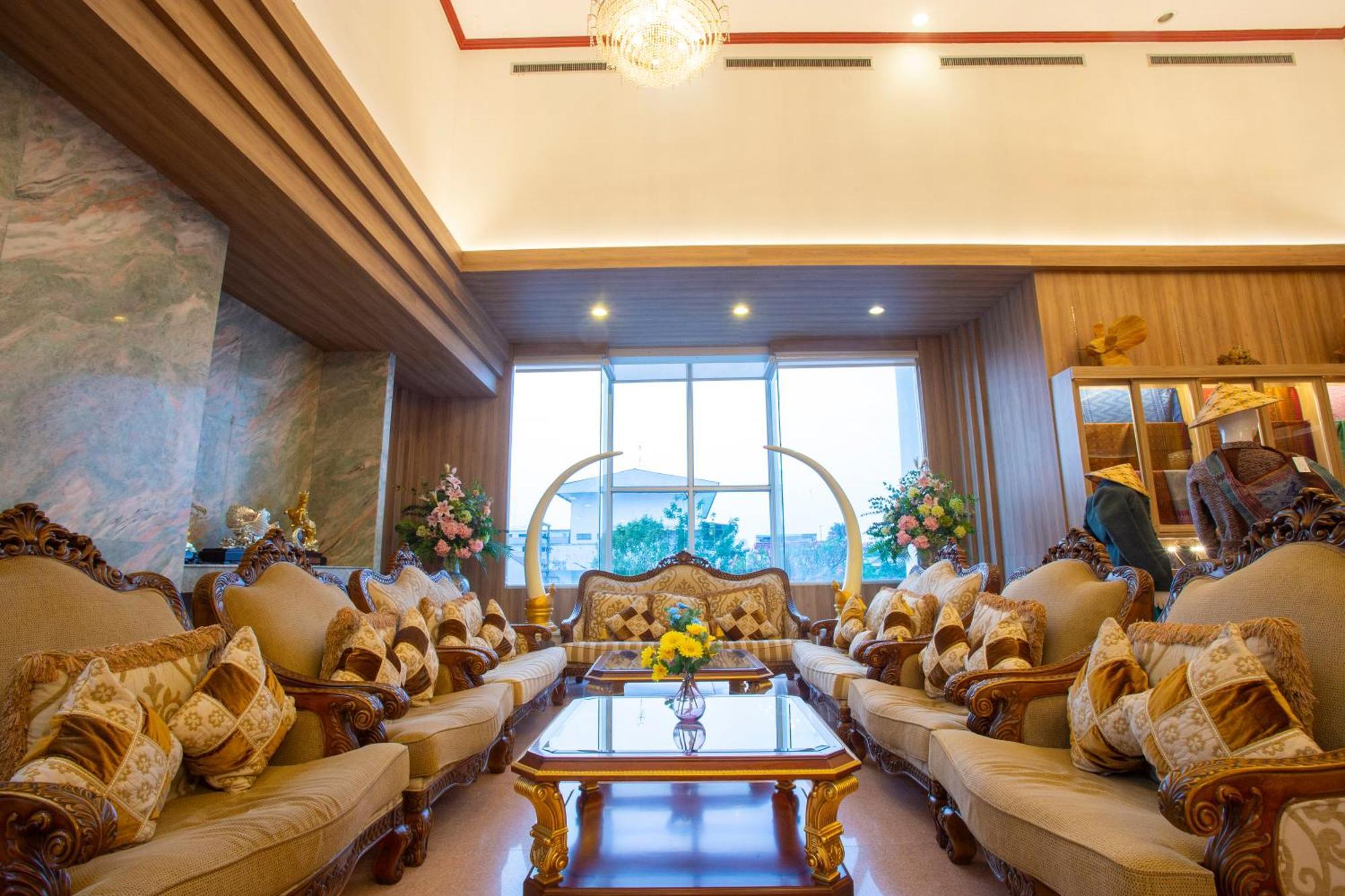 Thong Tarin Hotel Surin Exterior photo