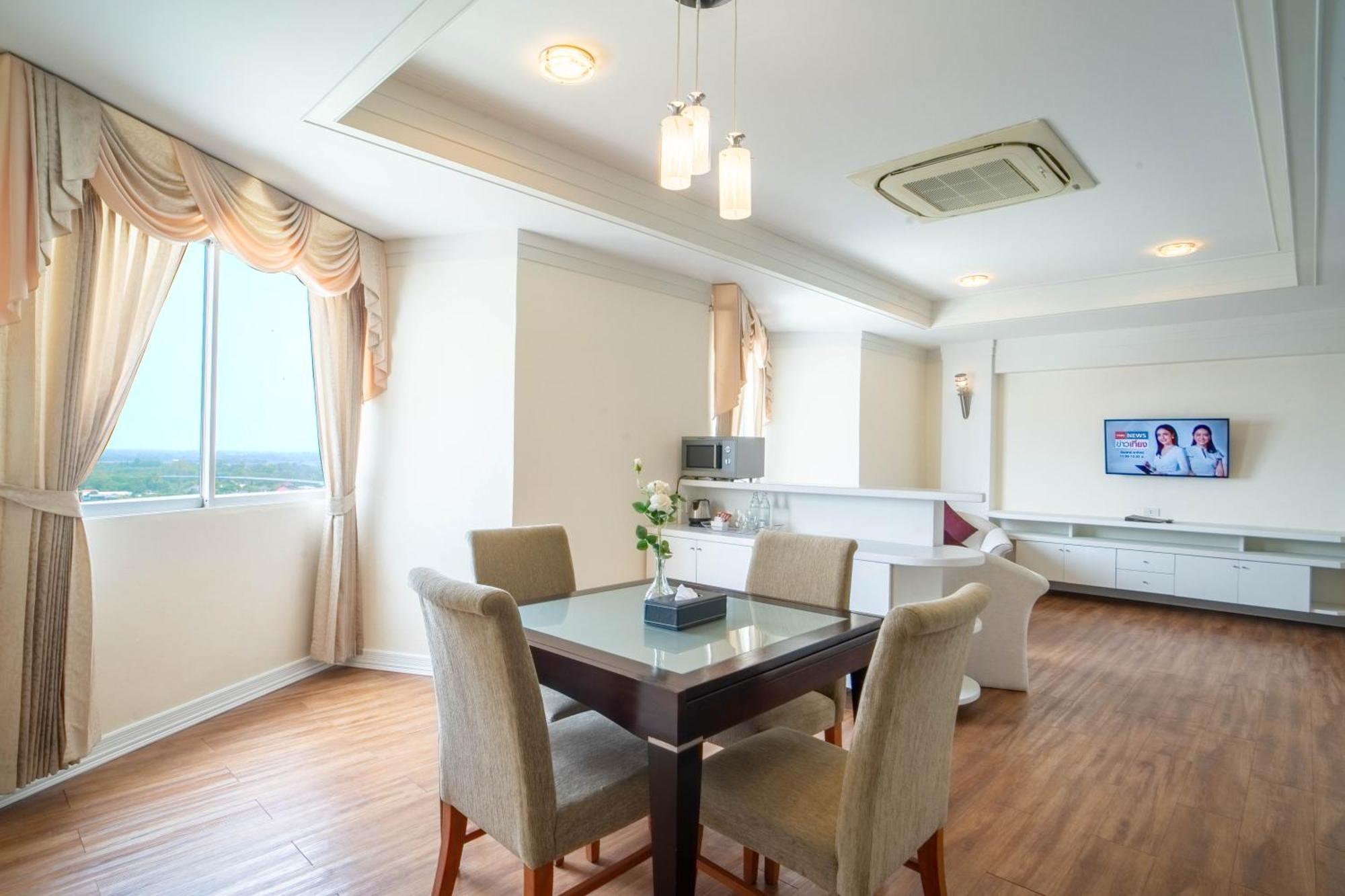 Thong Tarin Hotel Surin Exterior photo