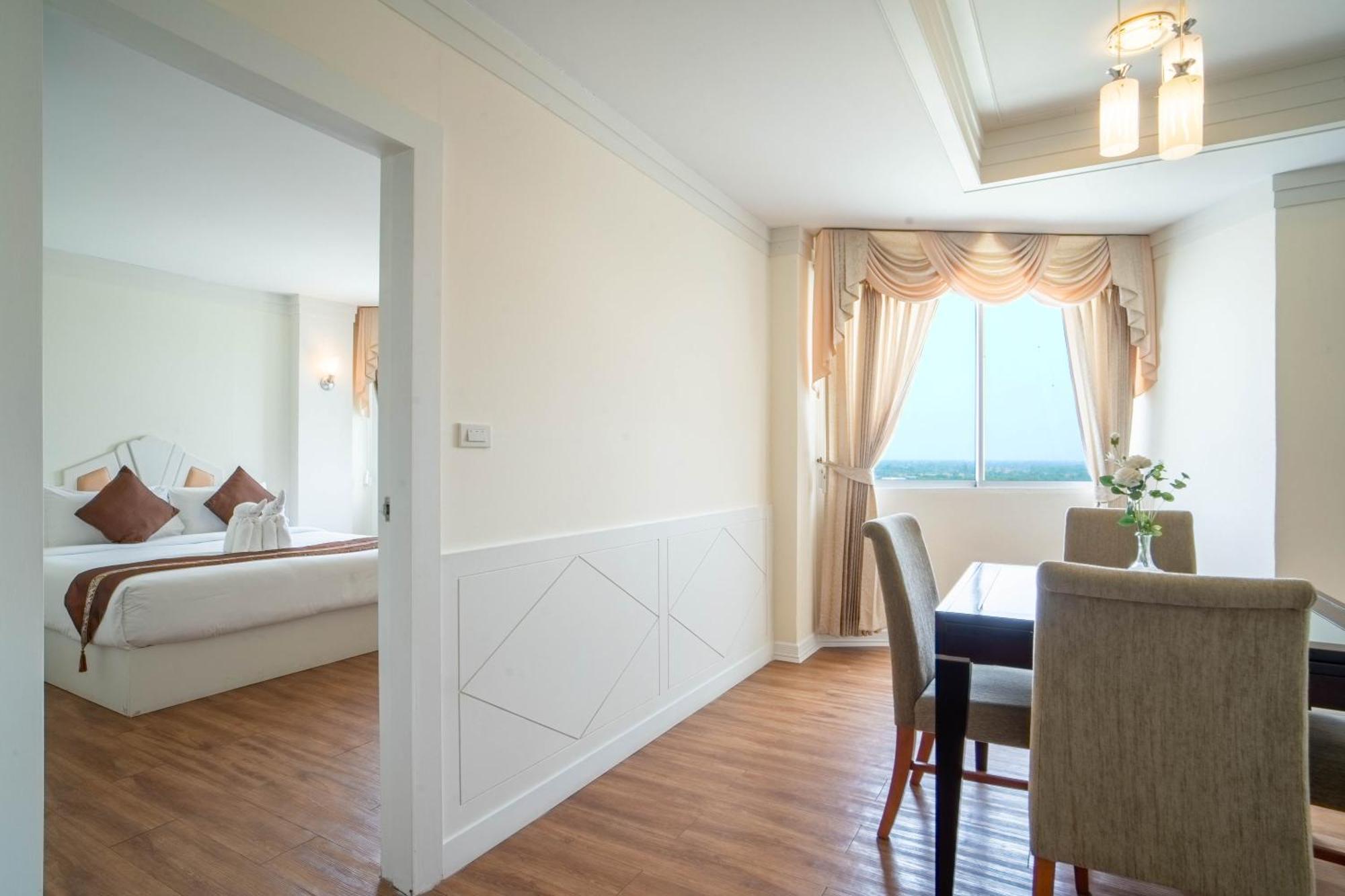 Thong Tarin Hotel Surin Exterior photo