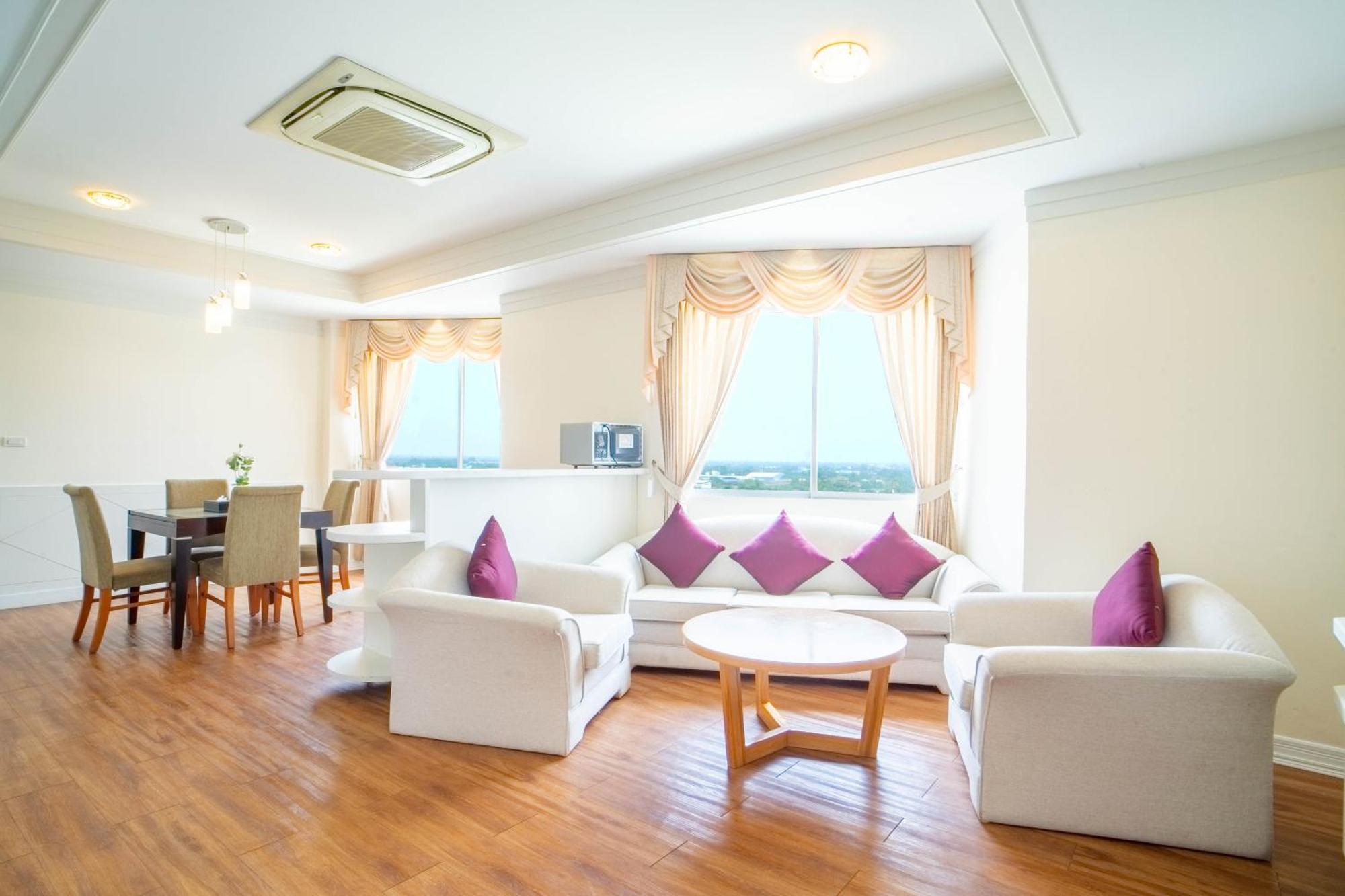 Thong Tarin Hotel Surin Exterior photo