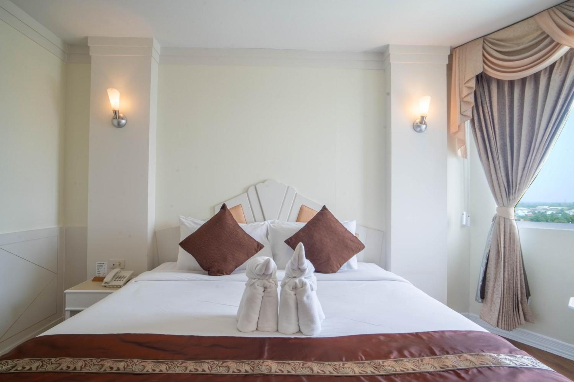 Thong Tarin Hotel Surin Exterior photo