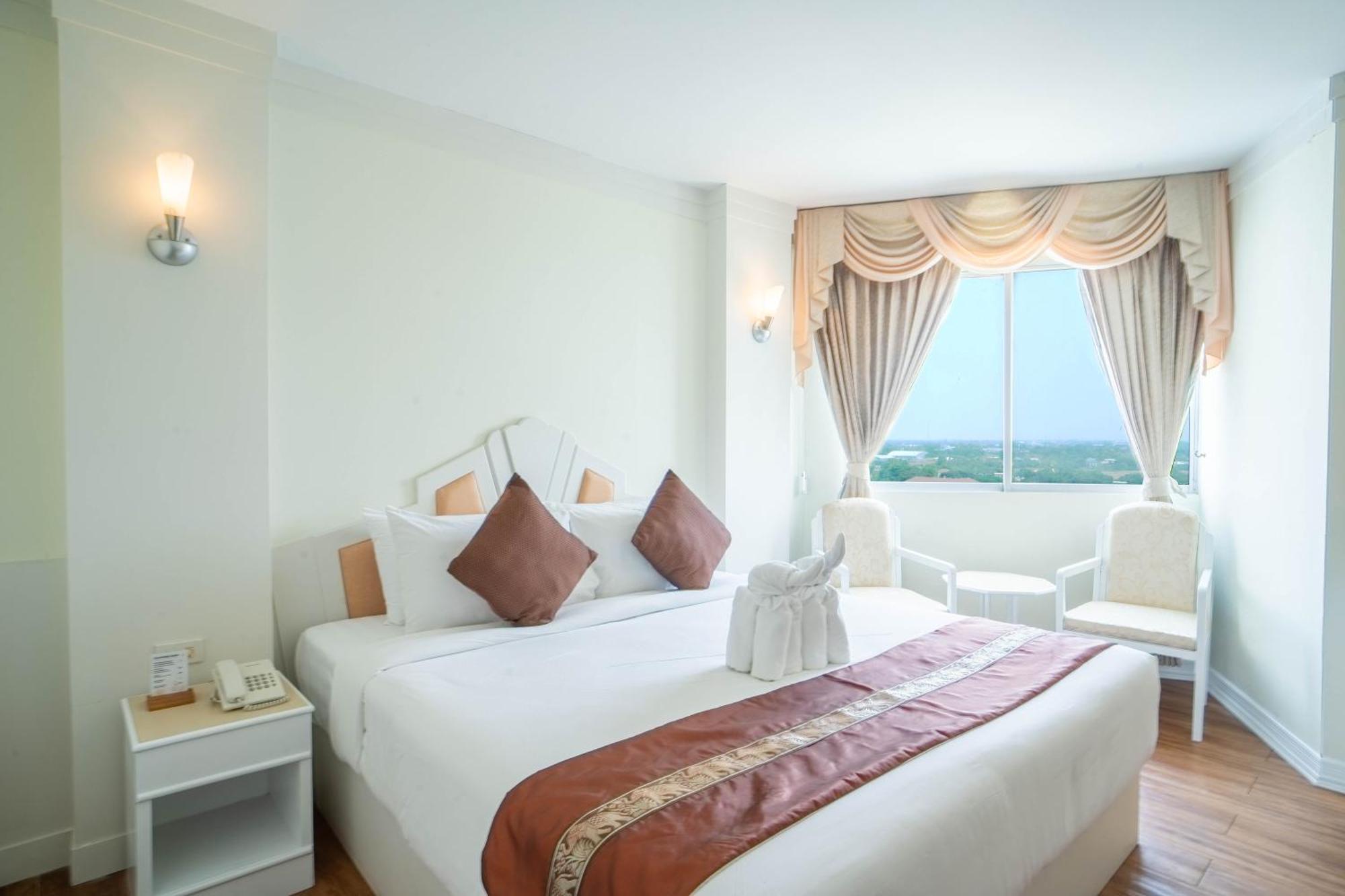 Thong Tarin Hotel Surin Exterior photo