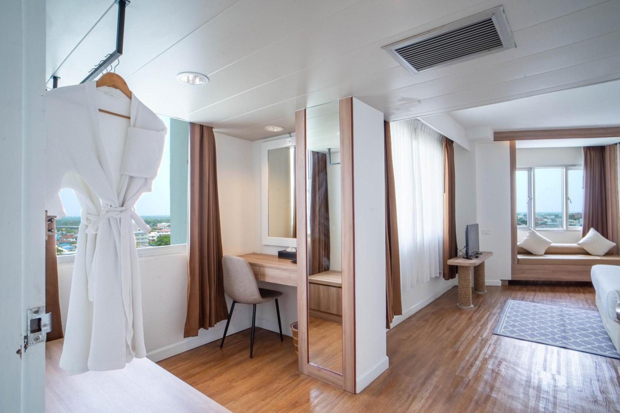 Thong Tarin Hotel Surin Exterior photo