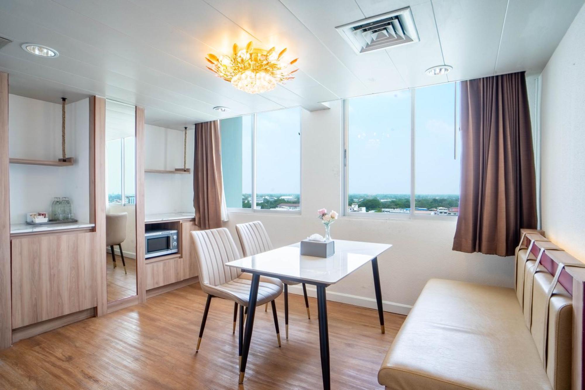 Thong Tarin Hotel Surin Exterior photo