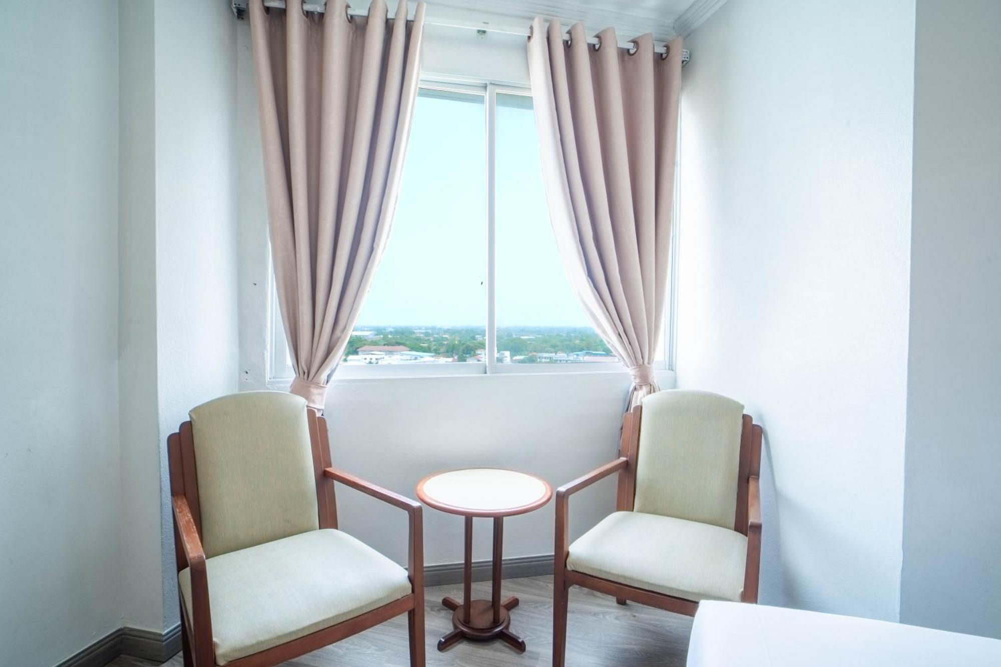 Thong Tarin Hotel Surin Exterior photo