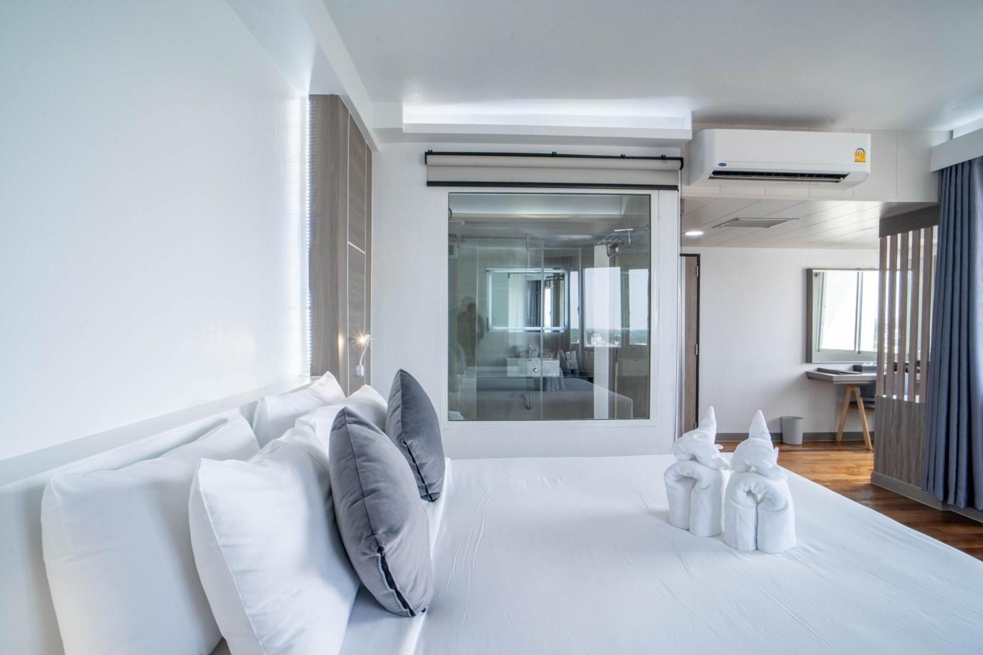 Thong Tarin Hotel Surin Exterior photo