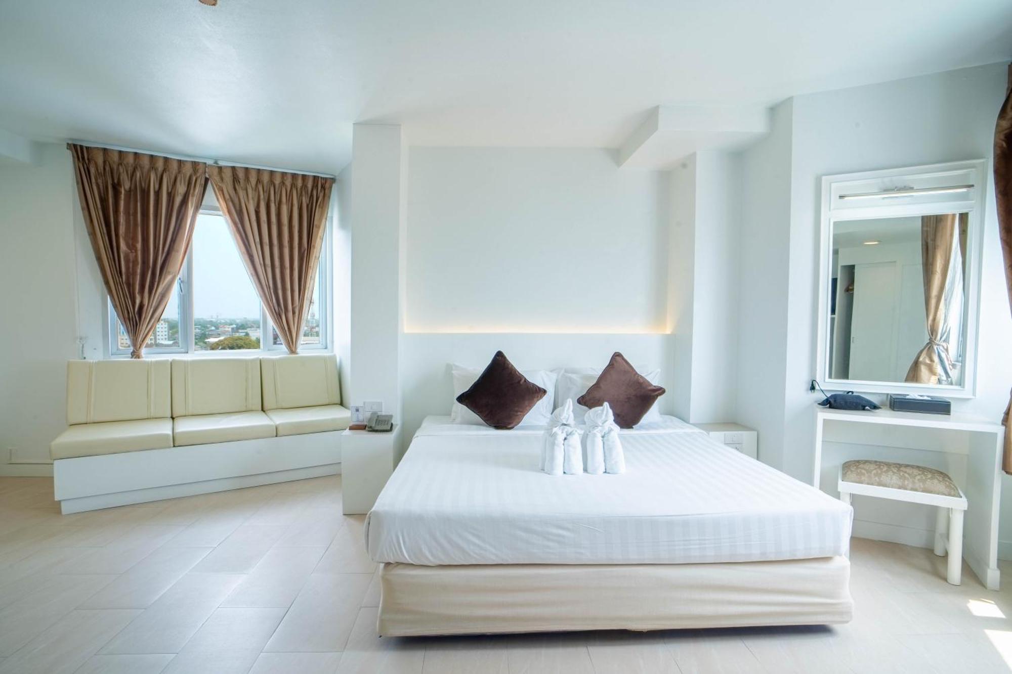 Thong Tarin Hotel Surin Exterior photo