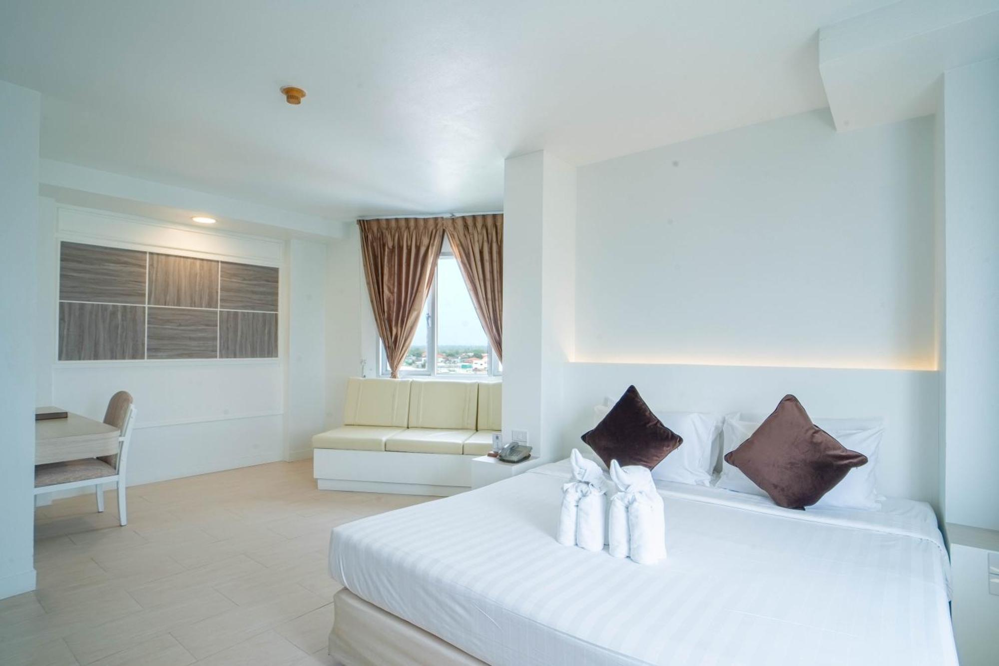 Thong Tarin Hotel Surin Exterior photo