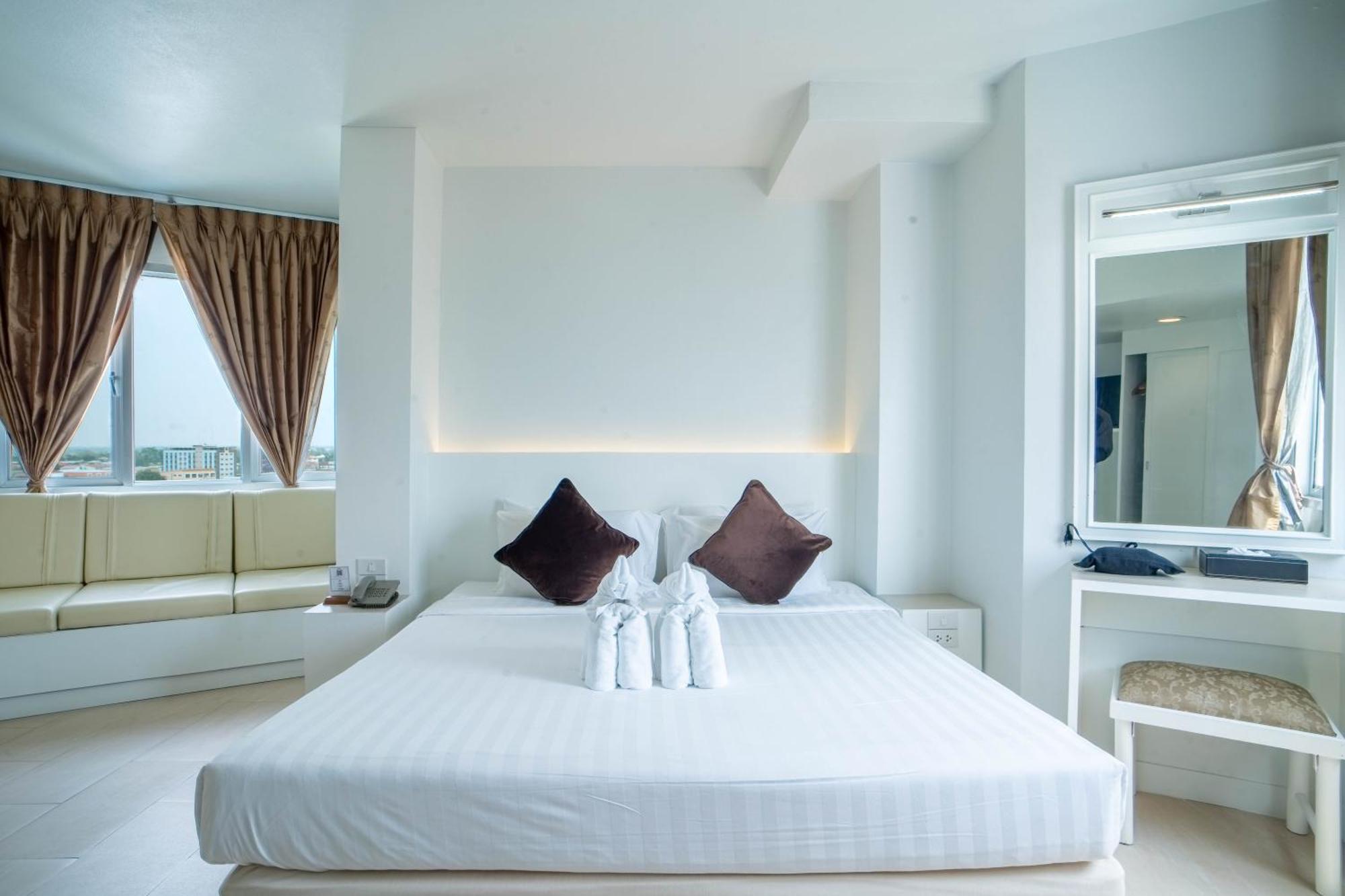 Thong Tarin Hotel Surin Exterior photo